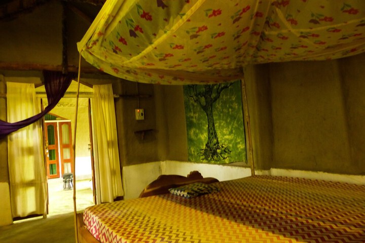 Room 5 of 9