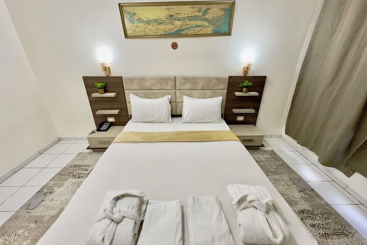 Room 33 of 120
