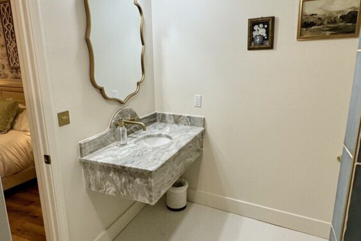 Room 4 of 23