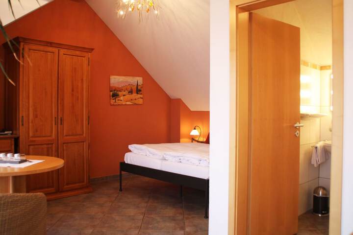 Room 4 of 44