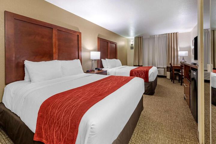 Double Accessible Queen Size Bed (20 of 20)
