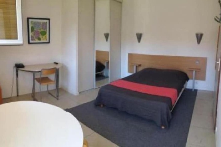 Room 3 of 8