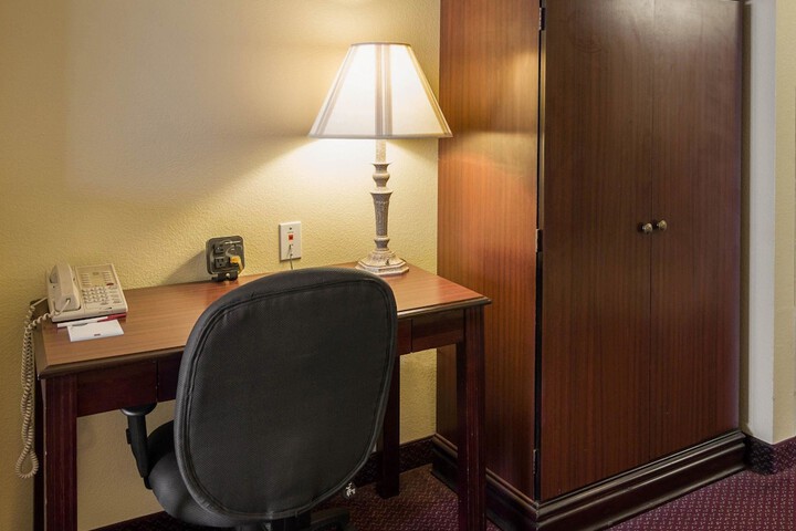 1 King Bed Suite (17 of 17)
