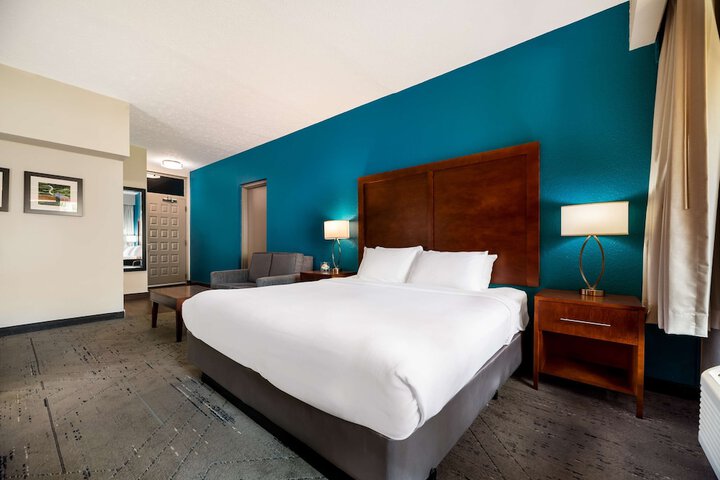 1 King Bed Balcony Microwave and Refrigerator WiFi Full Breakfast (4 of 19)