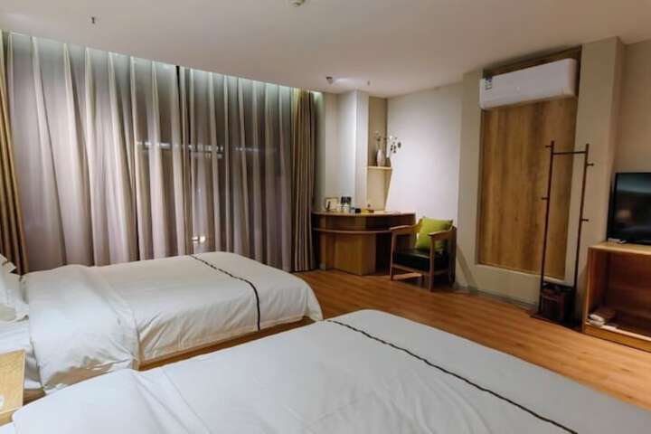 Room 34 of 131