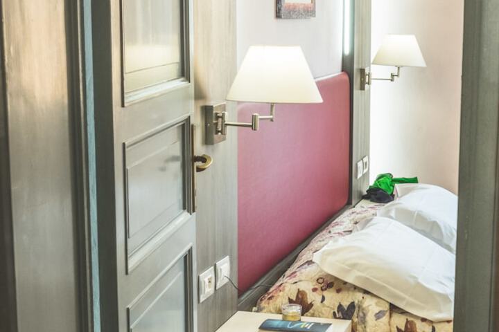 Room 26 of 77