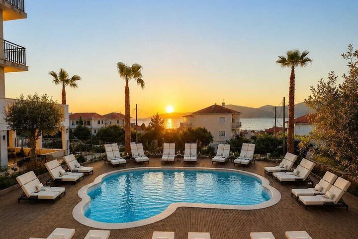 Hotel Pool