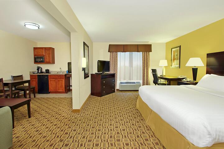 1 King Bed (5 of 6)