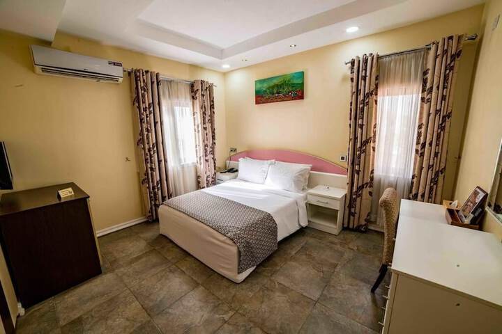Room 3 of 16