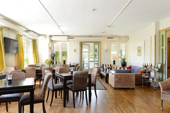 Entrance & Lobby