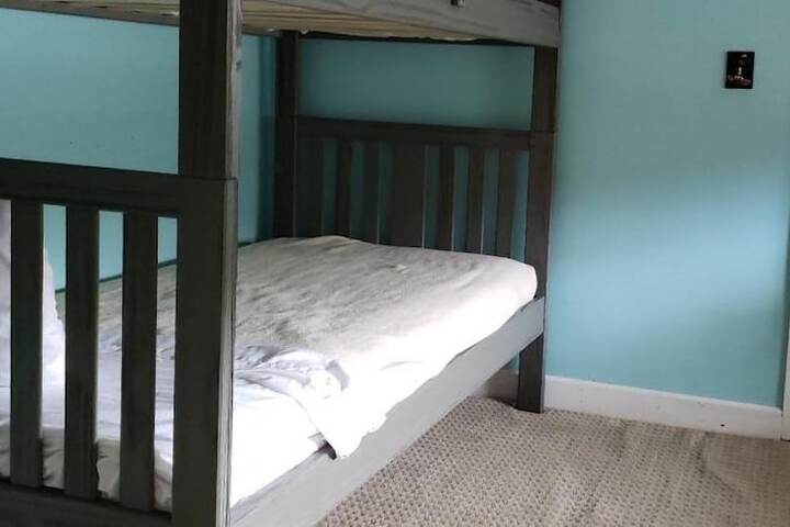1 Queen Bed (8 of 8)