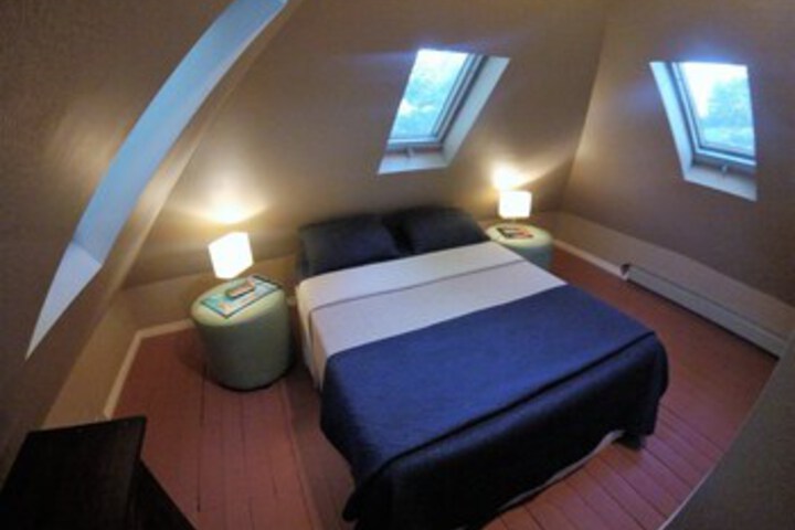 Room 62 of 86