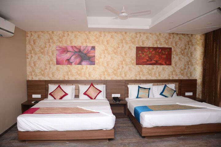 Room 8 of 90