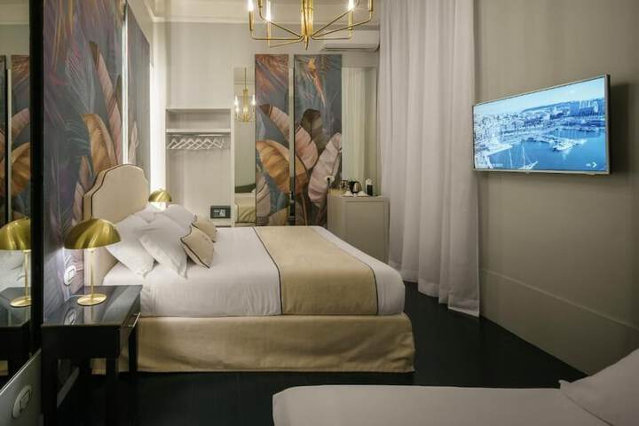 Room 6 of 30