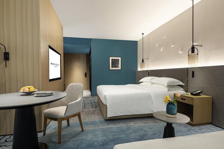 Room 10 of 35