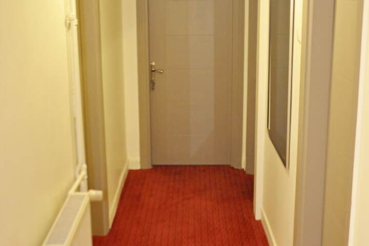 Ballroom/Hall 46 of 76