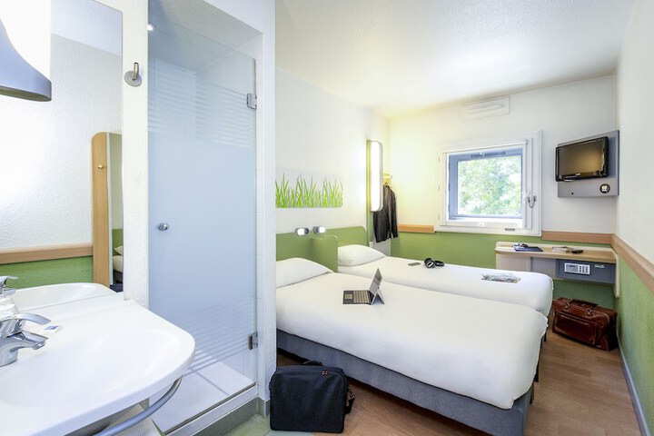 Room 6 of 24