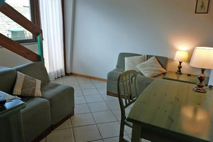 Room 4 of 14