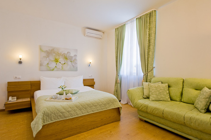 Room 2 of 7