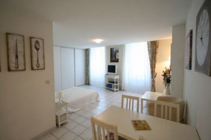 Room 6 of 7