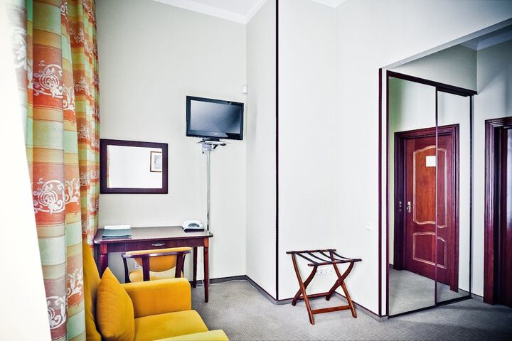 Room 18 of 34