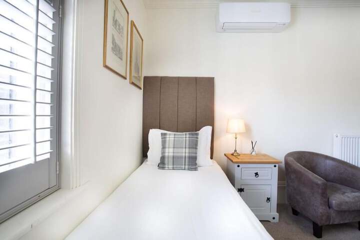 Room 35 of 83