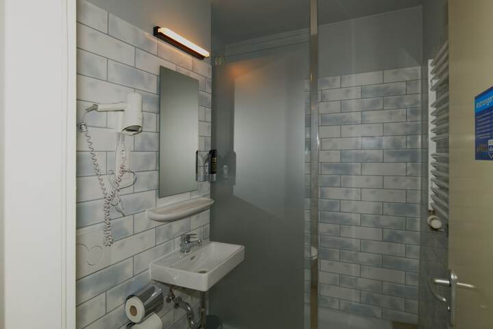 Room 65 of 85