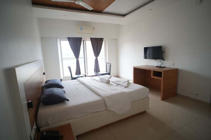 Room 3 of 10