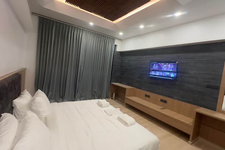 Room 7 of 37