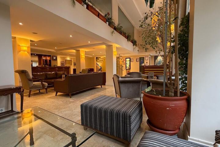 Entrance & Lobby