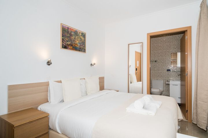Room 25 of 76