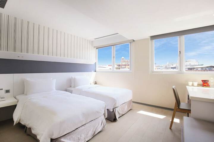 Room 15 of 49