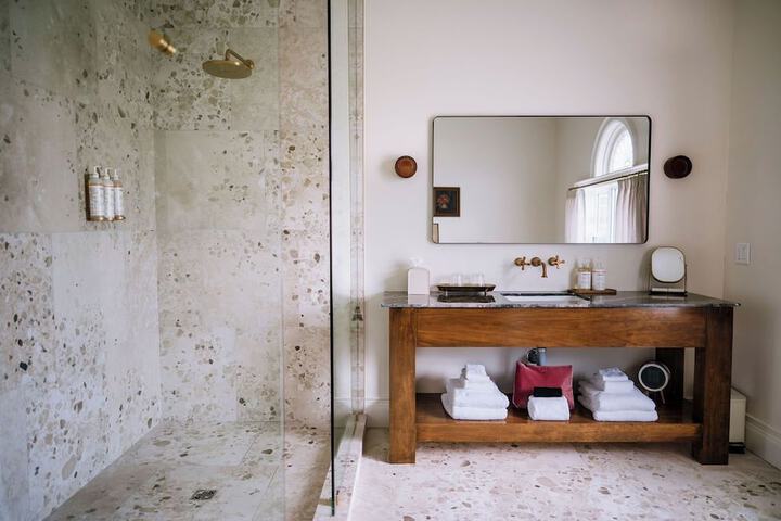 Room 48 of 65