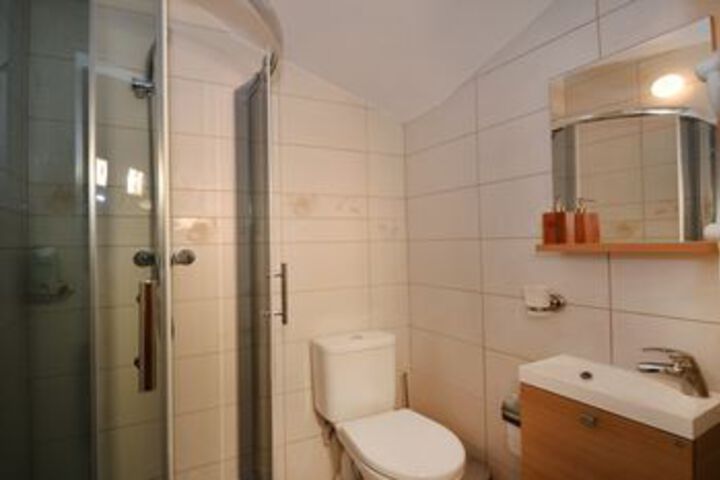 Room 3 of 41