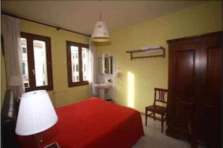 Room 6 of 17