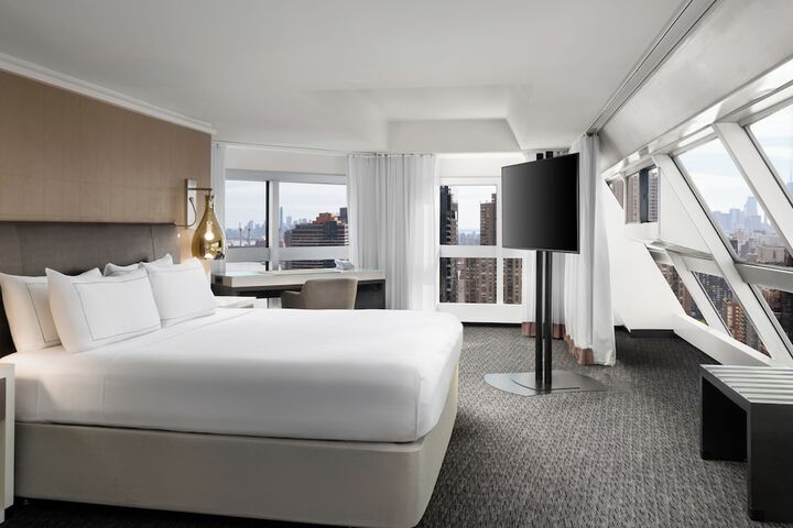 Room 16 of 108