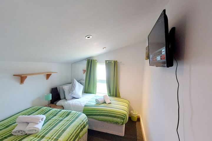 Room 7 of 28
