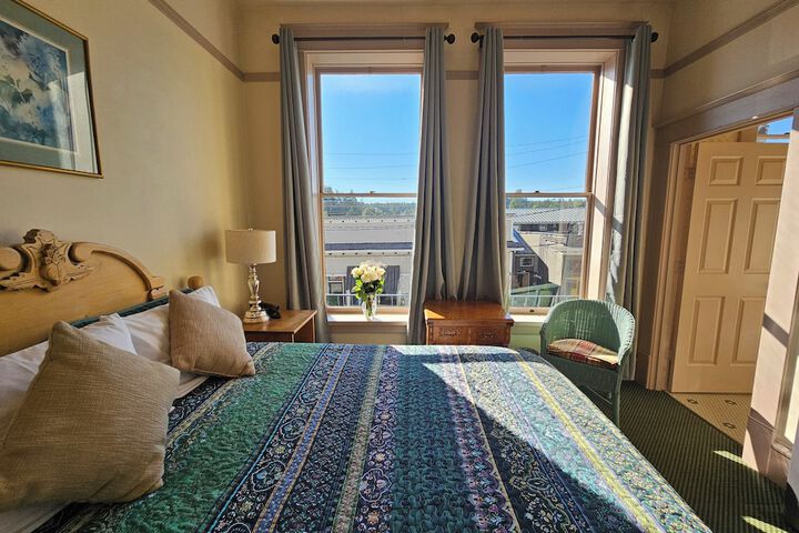 Room 53 of 103