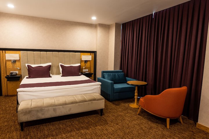 Room 10 of 53