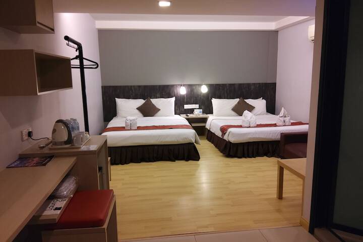 Room 13 of 38