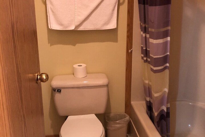 Room 32 of 49