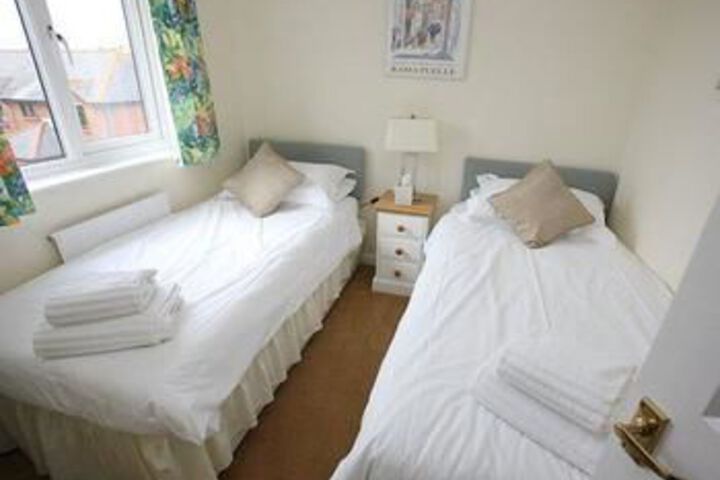 Room 33 of 128