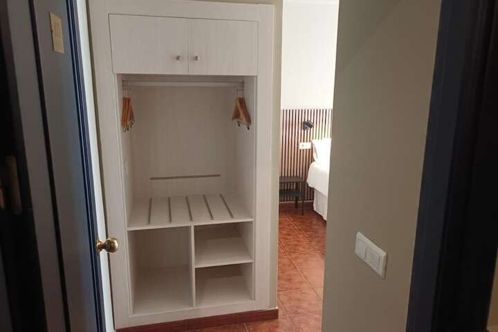 Room 3 of 46