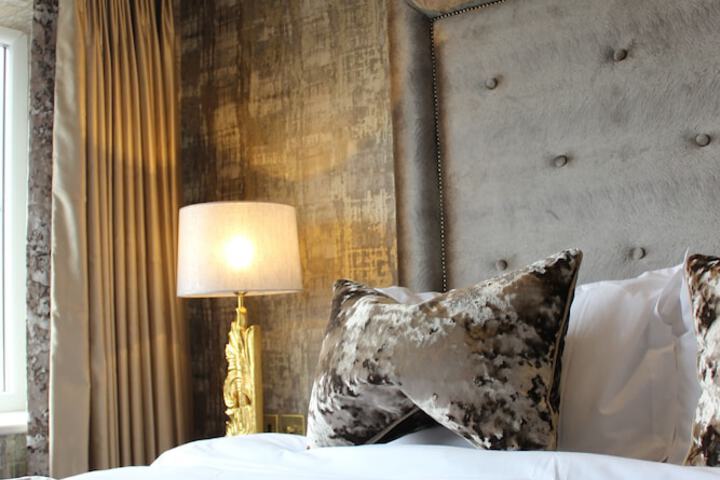 Room 12 of 77