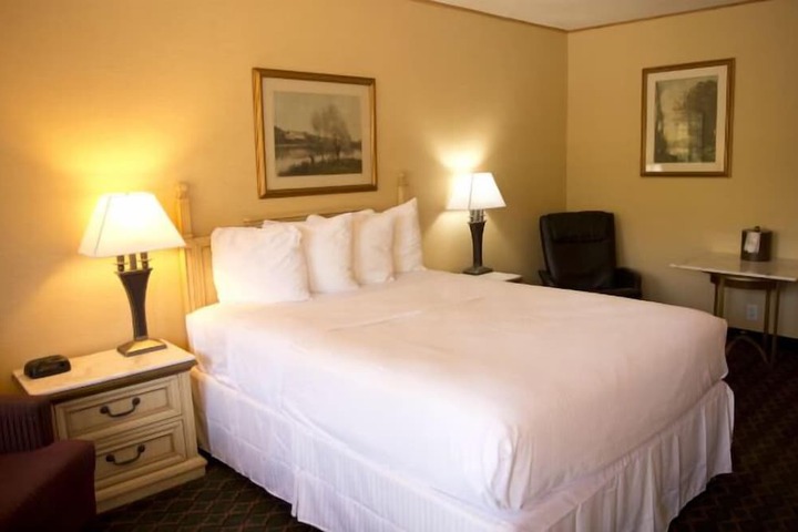 Room 8 of 28