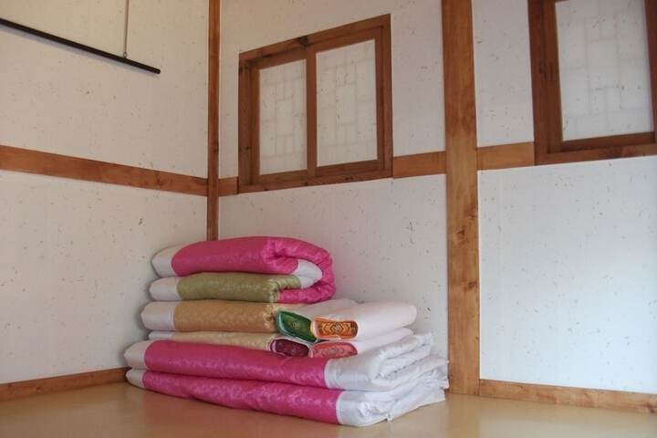 Room 6 of 15