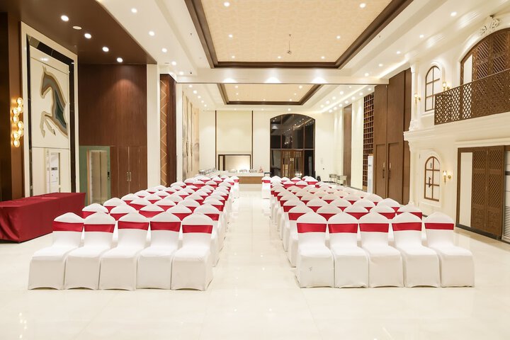 Ballroom/Hall 42 of 49