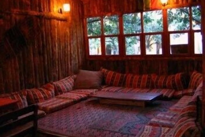 Lounge 21 of 32
