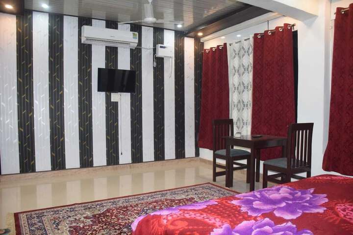Room 8 of 15