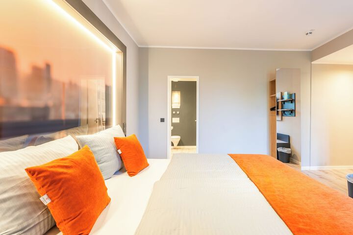 Room 9 of 38